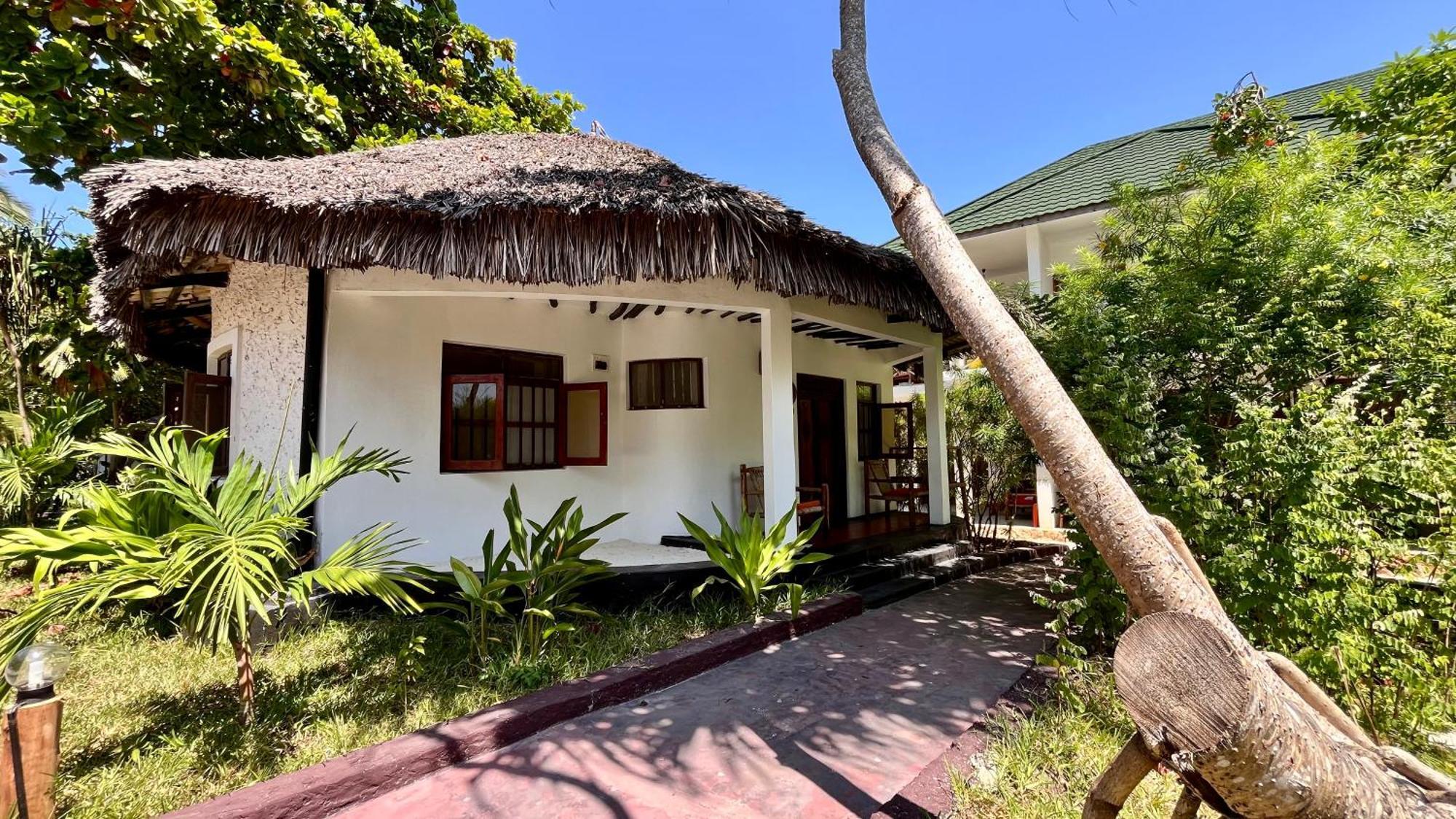 Tiki Beach Club & Resort (Adults Only) Bwejuu Exterior foto
